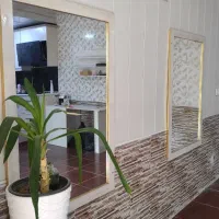 آینه و باکس زیر آینه و ویترین در حد نو