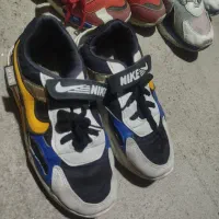 چند جفت کفش|کفش و لباس بچه|دهدشت, |دیوار