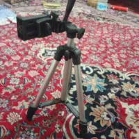 سه پایه گوشی.