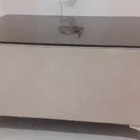 میز جلو مبلی کرم رنگ با شیشه