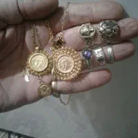 تعدادی انگشتره نقره وزنجیروپلاک شیروخورشید