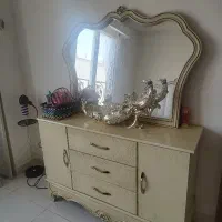 میز توالت یا کنسول با تخت دو نفره