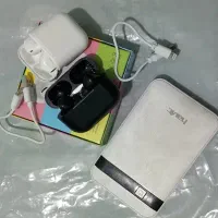 ایرپاد سفید و مشکی و پاوربانک