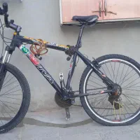 3عدد دوچرخه|دوچرخه، اسکیت، اسکوتر|ایوان, |دیوار