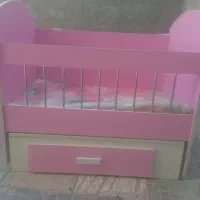 تخت نوزاد و مبل ۳ نفره۲ عدد و ماشین شارژی