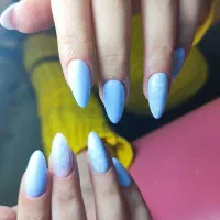 آموزش و خدمات کاشت ناخن