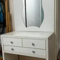 میز آرایشی آینه دار مناسب نوجوانان