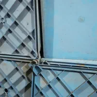 میز پلاستیکی سالم و بدون خط خش