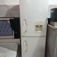 یخچال دو در سالم قوی در حال کار