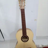 گیتار دست ساز استاد دوستی اصفهان