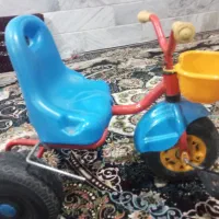 سه چرخه و میز تحریر