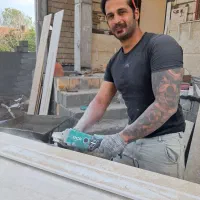 کارگر ساختمان سنگکاری