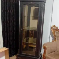 بوفه در حد نو . شیشه های داخلش سالم .