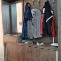 جاکفشی همراه با آینه و کمد