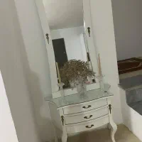 آیینه و کنسول