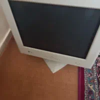 دو عدد مانیتور کار کرده