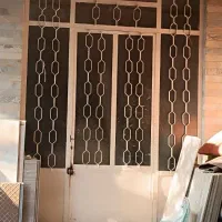 درب پنجره قوطی قدیمی سنگین وزن با شیشه  حفاظ و رنگ