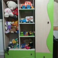 کمد ویترین تمیز سالم با سه چرخه