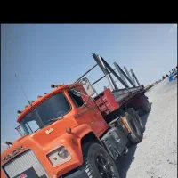 کامیون کشنده ماک  مدل ۱۳۶۰ رنگ نارنجی روغنی