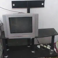 تلویزیون ۲۱ اینج ال‌جی همراه زیر تلویزیون