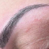 ابروی زیباونچرال درسالن زیبایی سهالاهیجان
