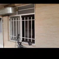 پنجره تمیز حدود ۲۵۰ آجر