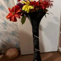 گلدان با گل مصنوعی