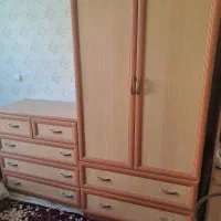 یک کمدو. یک دراور سه کشوه کار کرده ولی سالم