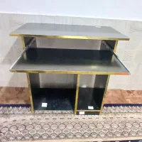 میز کامپیوتر. تحریر.کتابخانه.بار.