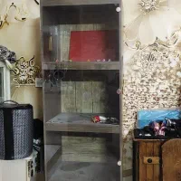 ویترین وسیله برقی سالم بدون شکستگی