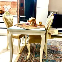 میزتلویزیون. مبل راحتی. ناهار خوری