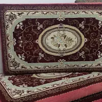 پشتی قرمز طرح قالی