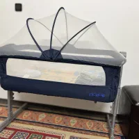 تخت کنار مادر