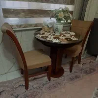 میز و‌دو صندلی