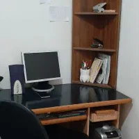 میز کامپیوتر با کامپیوتر و کیس وبرد