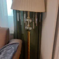 یک عدد آباژور ایستاده کنار مبل تازه خریداری|چراغ خواب و آباژور|تهران, دریاچه شهدای خلیج فارس|دیوار
