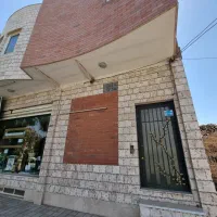 ملک تجاری به همراه یک واحد مسکونی و زیرزمین