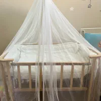 تخت کنار مادر