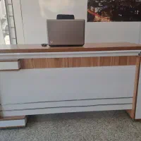 تعدادی میز وصندلی مدیریت دفتر ساختمانی بفروش میرسد