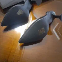 کفش|کیف، کفش، کمربند|قم, وادی السلام|دیوار