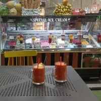 کارگر ماهر و نیمه ماهر آبمیوه و بستنی