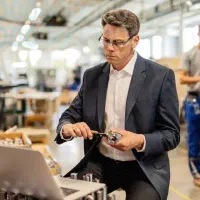 استخدام مدیر کارخانه