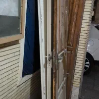 درب اتاق و درب ورودی آپارتمان