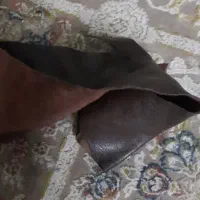 مقدار زیاری خرده چرم به قیمت پایین بفروش میرسد