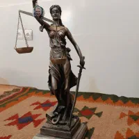 مجسمه عدالت