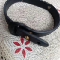 دسبند چرمی با پلاک طلا پیدا شده