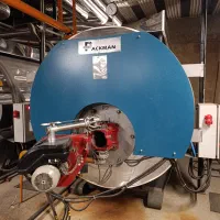 یک نفر نیروی تاسیساتی ساده یا نیمه ماهر