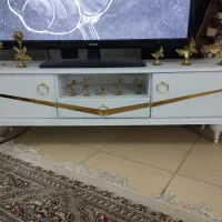 میزتلویزیون سفیدتمیزوشیک کاملا نو باقیمت مناسب