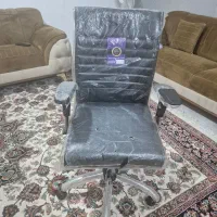 یک صندلی گردان