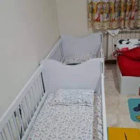 تخت و کمد کودک سفیدقرمز کالسکه کریر آغوشی و روروئک